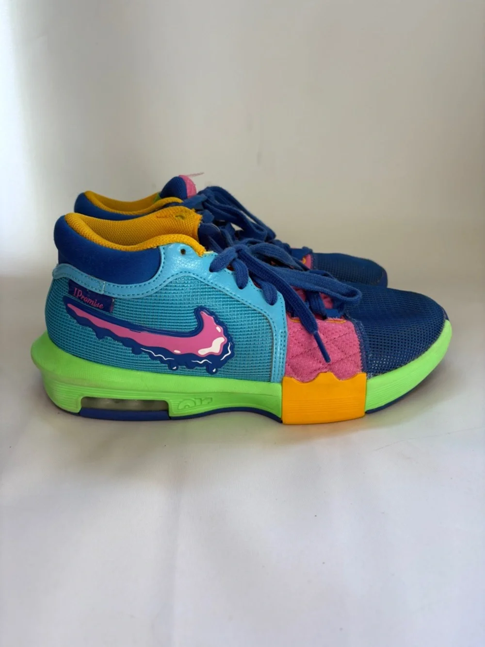 Nike LeBron Witness‎ 8 I Promise School  Size Men 8.5 Women 10.5